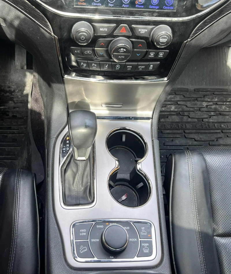 Jeep Grand cherokee OVERLAND 3.6, снимка 9 - Автомобили и джипове - 50891783