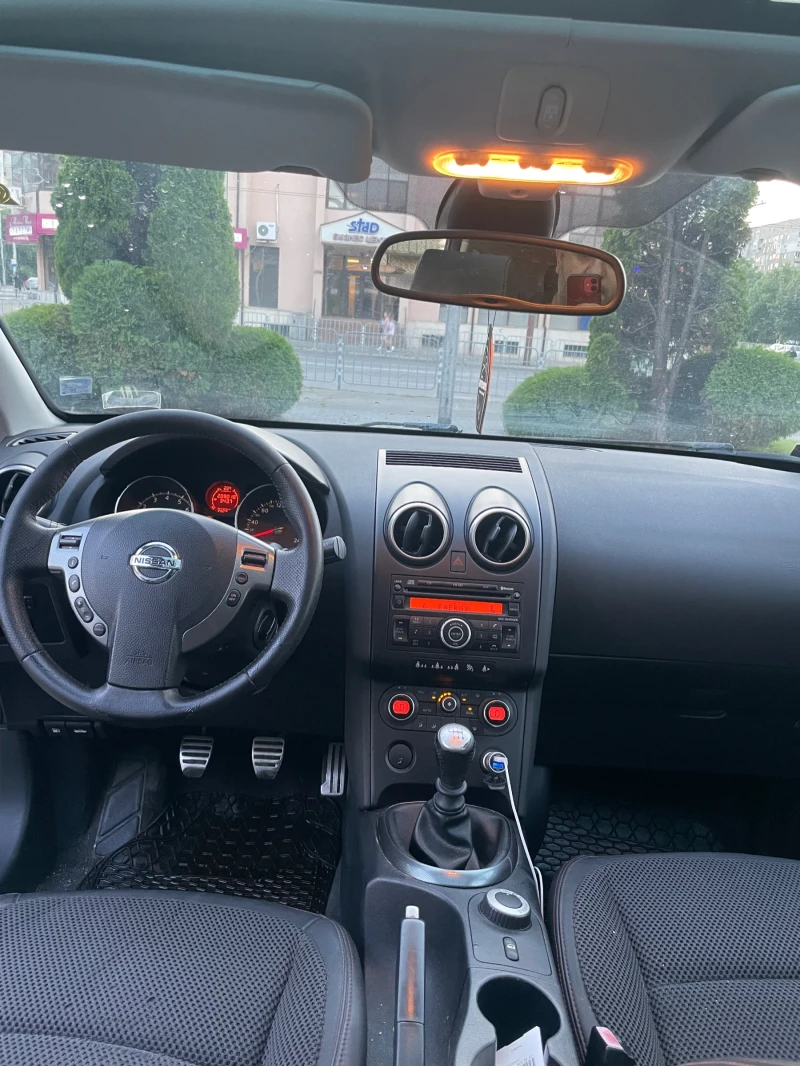 Nissan Qashqai 2.0i 4x4 Швейцария , снимка 8 - Автомобили и джипове - 52704532