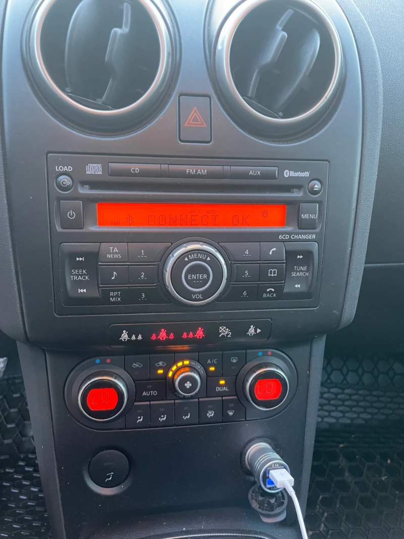 Nissan Qashqai 2.0i 4x4 Швейцария , снимка 11 - Автомобили и джипове - 52704532