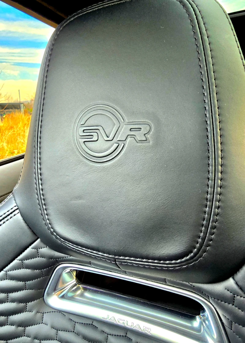 Jaguar F-PACE SVR P550, снимка 15 - Автомобили и джипове - 53070691