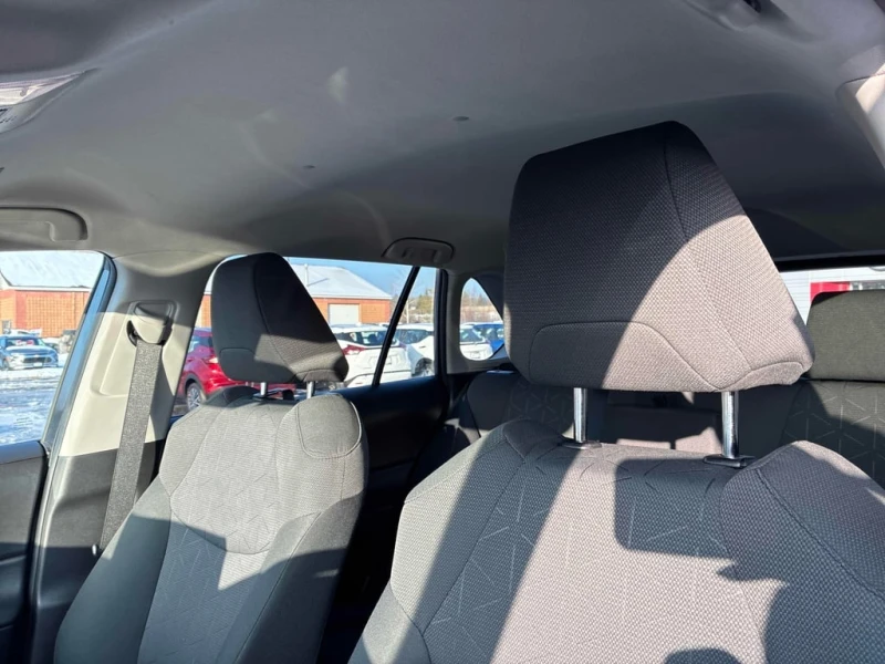 Toyota Rav4 * LE * CARFAX * БЕЗ ПЪРВОНАЧАЛНА ВНОСКА, снимка 11 - Автомобили и джипове - 53114254