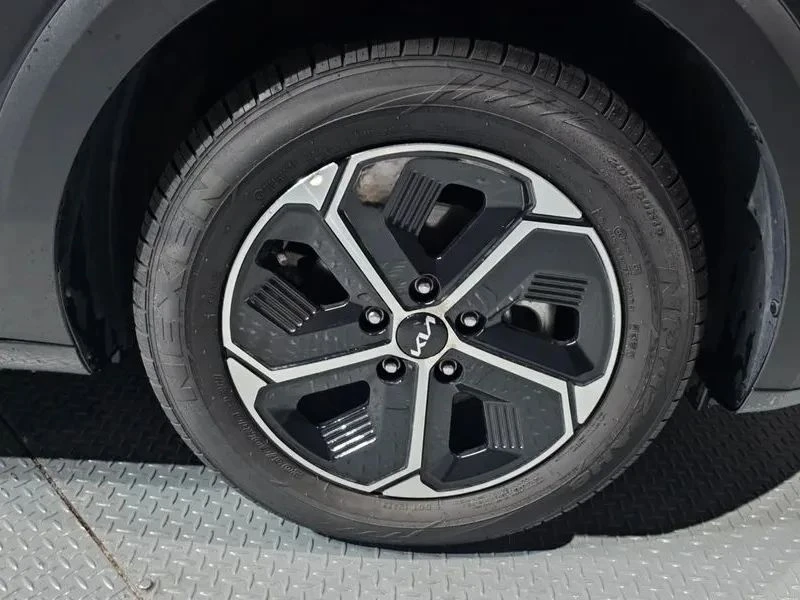 Kia Niro, снимка 5 - Автомобили и джипове - 56719789