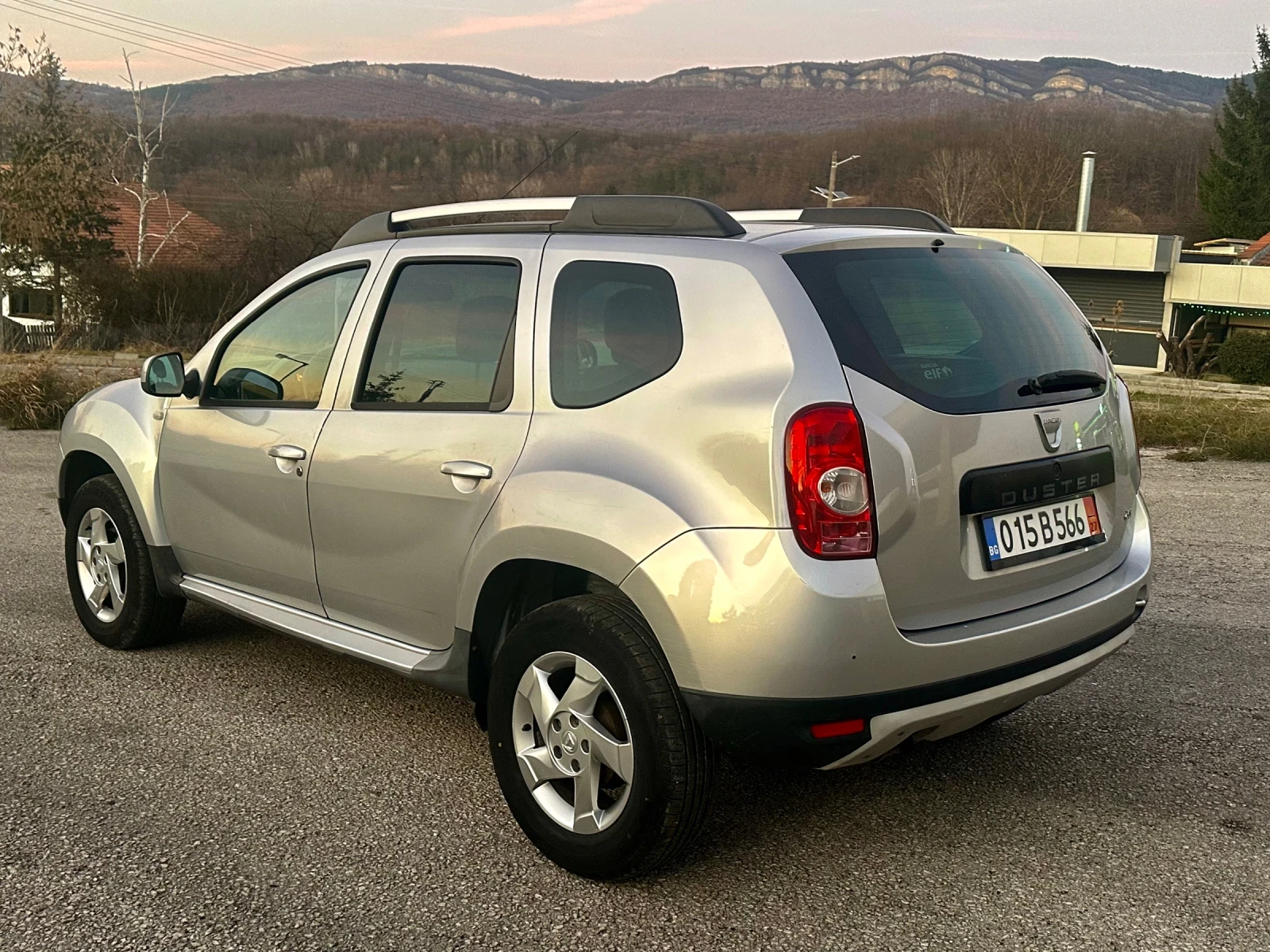 Dacia Duster 1.5 DCi 4* 4 КЛИМА 2011г - изображение 5