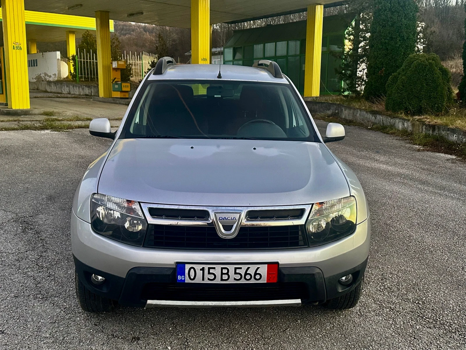 Dacia Duster 1.5 DCi 4* 4 КЛИМА 2011г - изображение 2