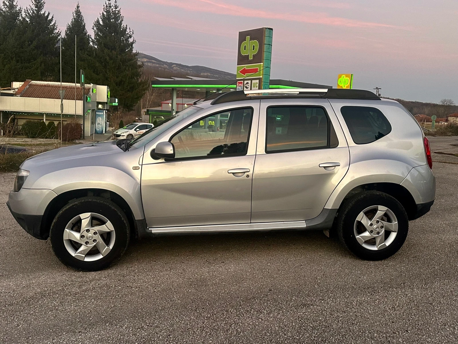 Dacia Duster 1.5 DCi 4* 4 КЛИМА 2011г - изображение 4