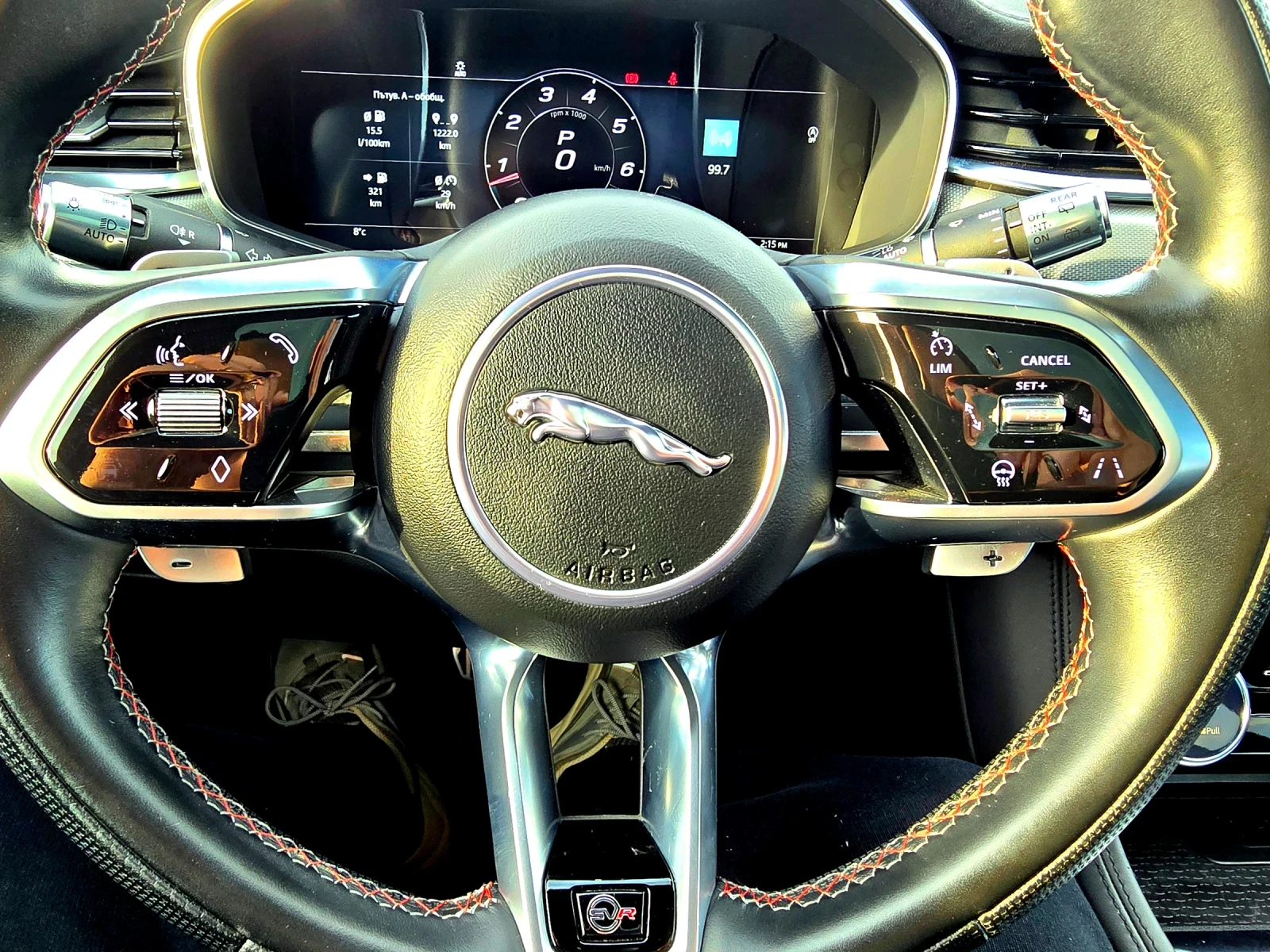 Jaguar F-PACE SVR P550 - изображение 8