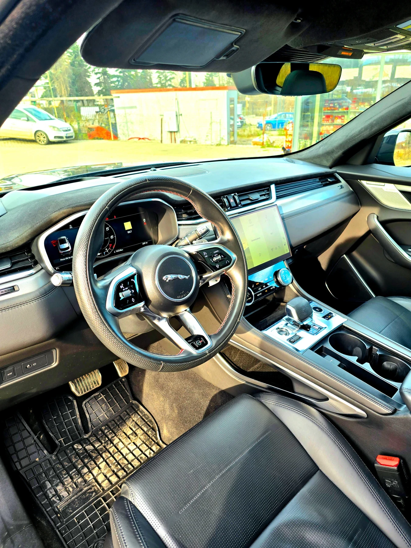 Jaguar F-PACE SVR P550 - изображение 7