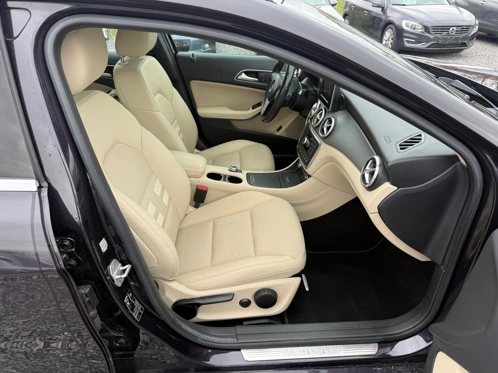 Mercedes-Benz GLA 220 d(177 кс)4MATIC 7G-DCT | harman/kardon | Distronic, снимка 9 - Автомобили и джипове - 54033739