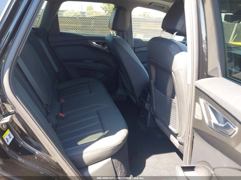 Audi Q4 E-Tron Premium Plus 50 Quattro, снимка 8 - Автомобили и джипове - 55139910