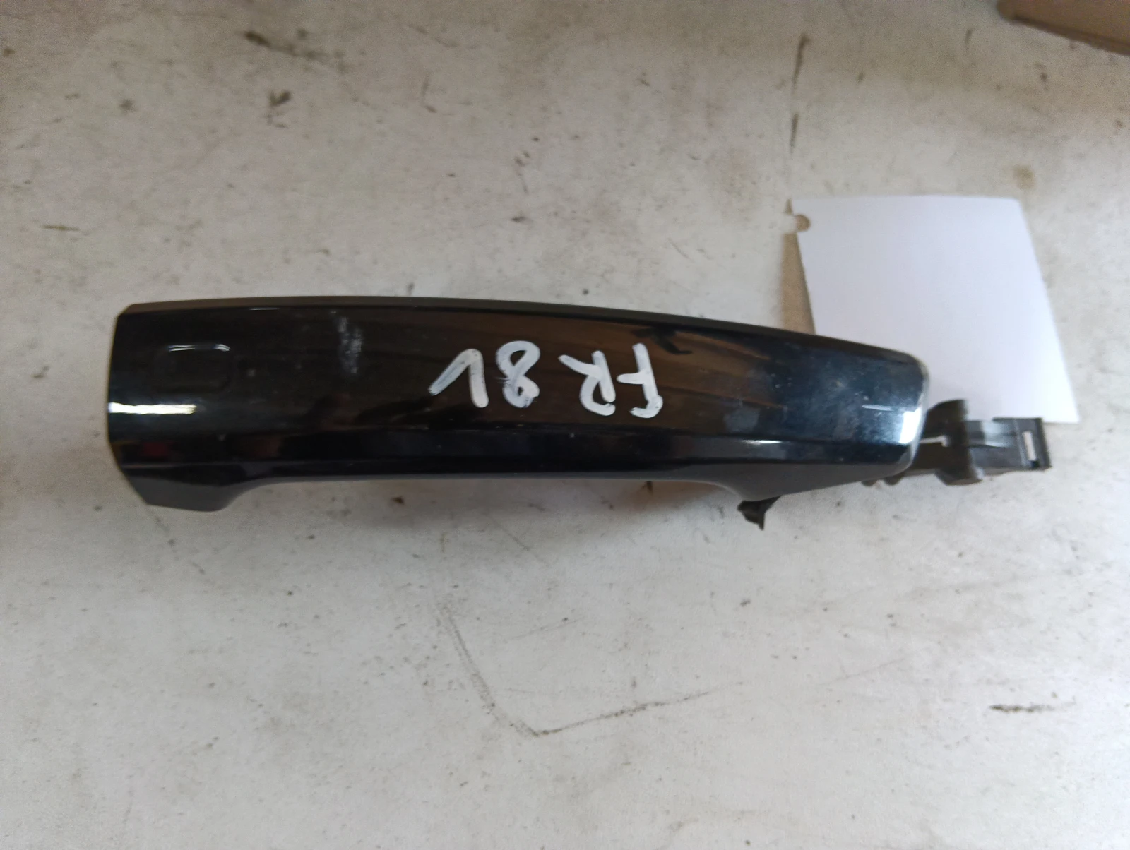 външна дръжка (предна дясна) 8V0837206A черен Audi A3