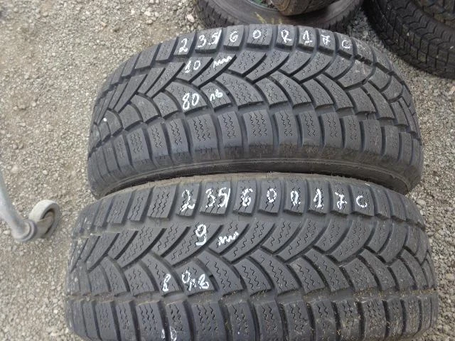 Гуми Зимни 235/60R17, снимка 2 - Гуми и джанти - 21435293