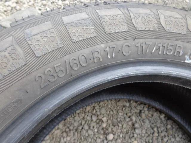 Гуми Зимни 235/60R17, снимка 5 - Гуми и джанти - 21435293