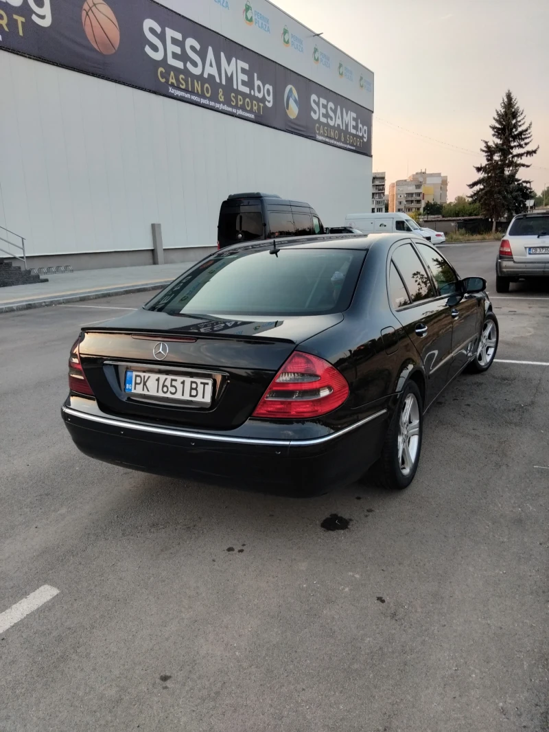 Mercedes-Benz E 220, снимка 5 - Автомобили и джипове - 46955920