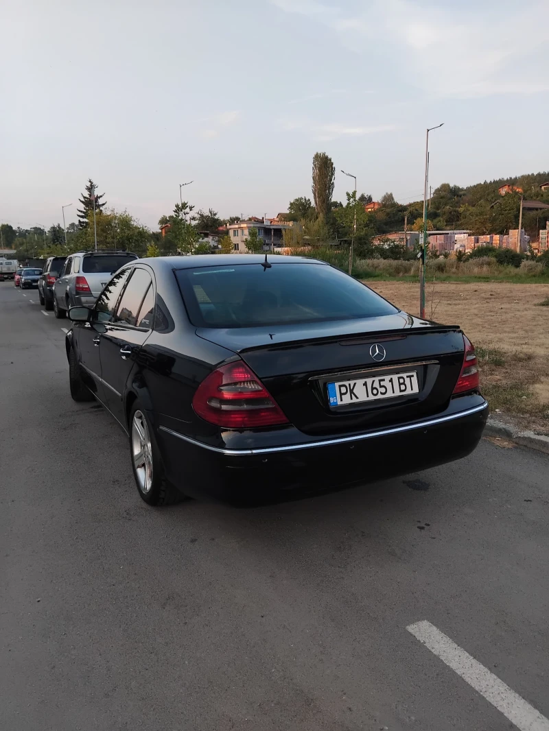 Mercedes-Benz E 220, снимка 4 - Автомобили и джипове - 47374186