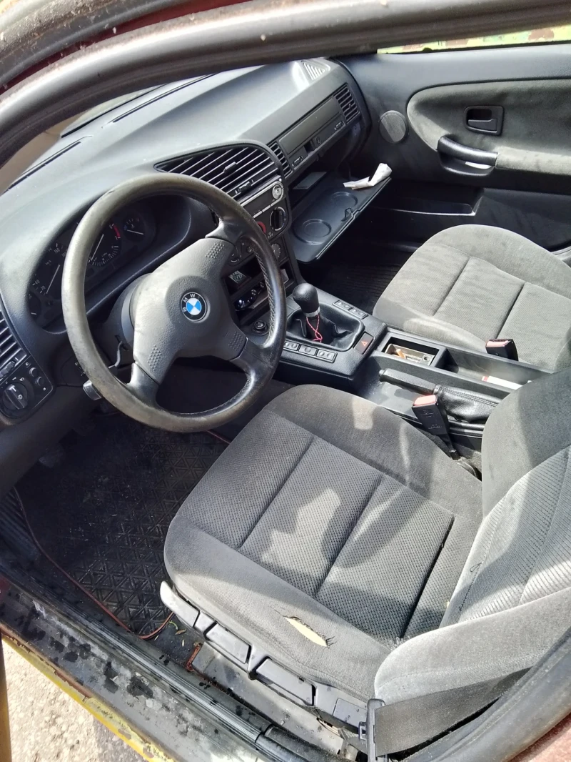 BMW 318, снимка 6 - Автомобили и джипове - 47689657