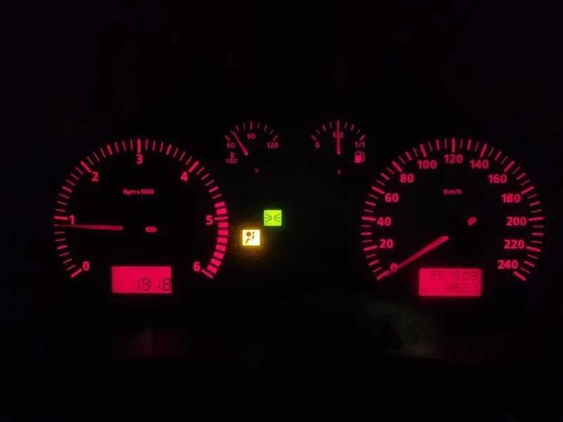 Seat Leon 1.9, снимка 12 - Автомобили и джипове - 52373761