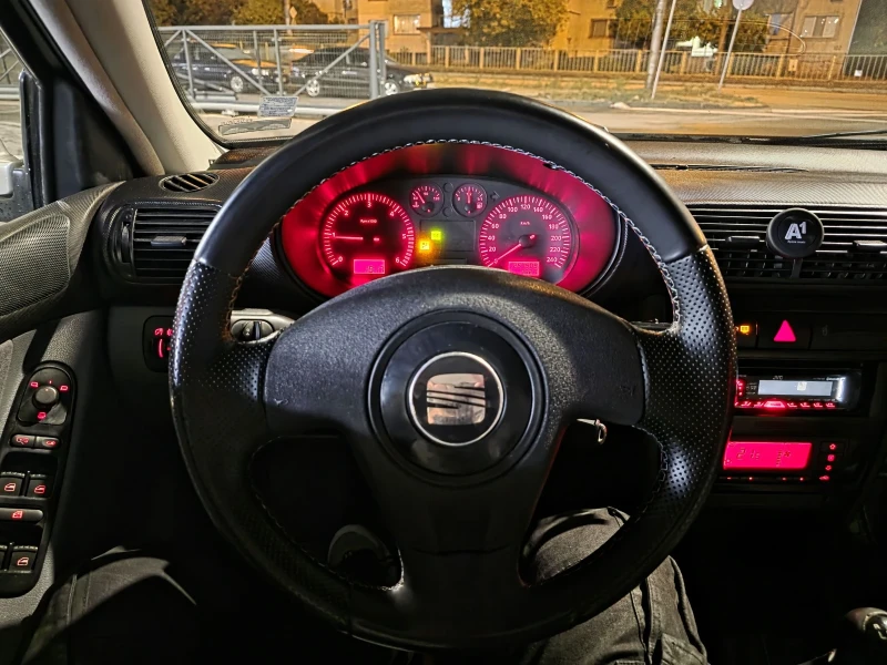 Seat Leon 1.9, снимка 11 - Автомобили и джипове - 52373761