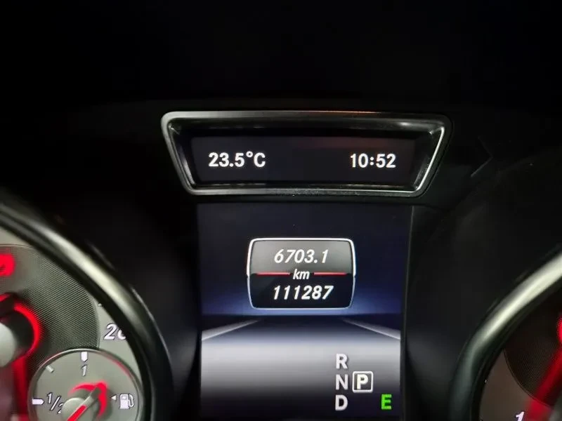 Mercedes-Benz CLA 250 4MATIC AMG LINE, снимка 15 - Автомобили и джипове - 55097072