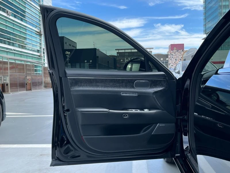 Genesis G90 Gasoline 3.5 Turbo e-S/C AWD LWB| 375�.�.| ���.��� | Mobile.bg � ����������� 11