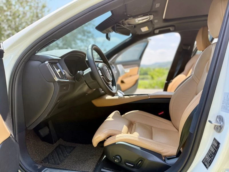 Volvo S90 КРАЙНА ЦЕНА: 33967 EUR !!!РЕАЛНА КРАЙНА ЦЕНА!!!, снимка 10 - Автомобили и джипове - 55969514