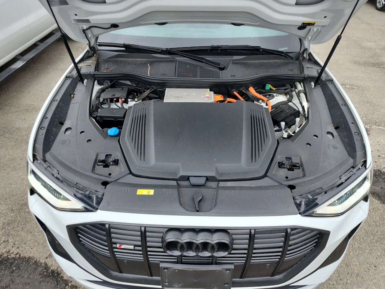 Audi E-Tron * CARFAX * АВТО КРЕДИТ * ЦЕНА ДО БГ! - изображение 6