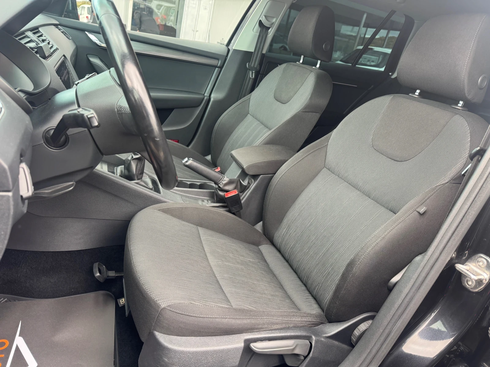 Skoda Octavia 2.0 TDi / LED / CarPlay / Camera - изображение 6