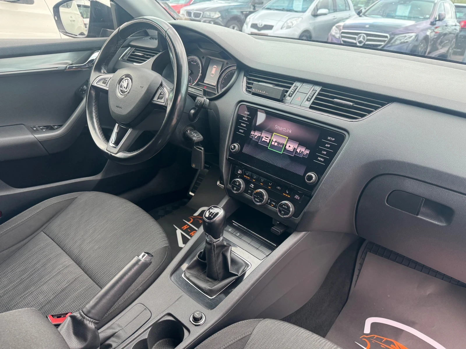 Skoda Octavia 2.0 TDi / LED / CarPlay / Camera - изображение 8