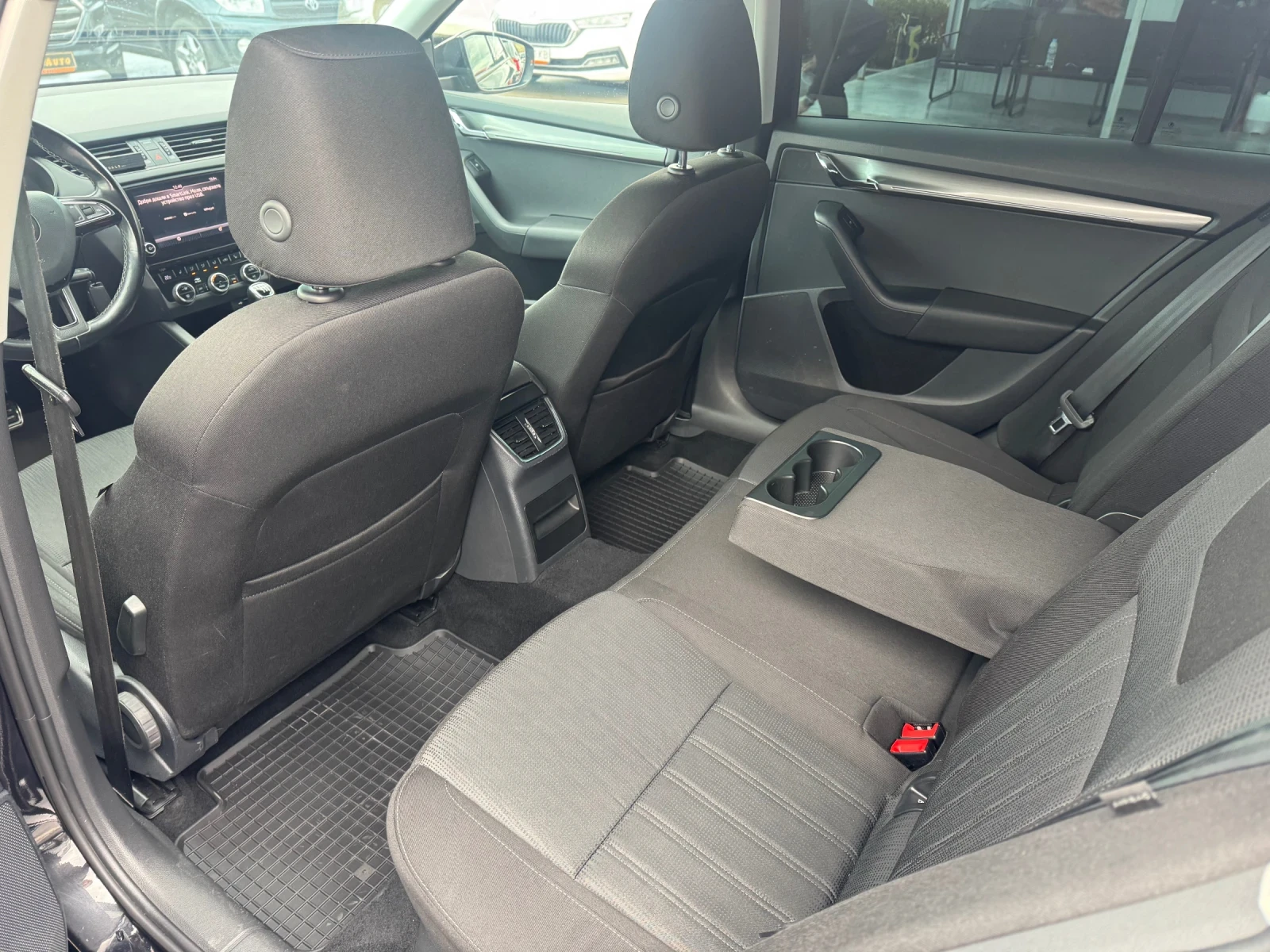Skoda Octavia 2.0 TDi / LED / CarPlay / Camera - изображение 10
