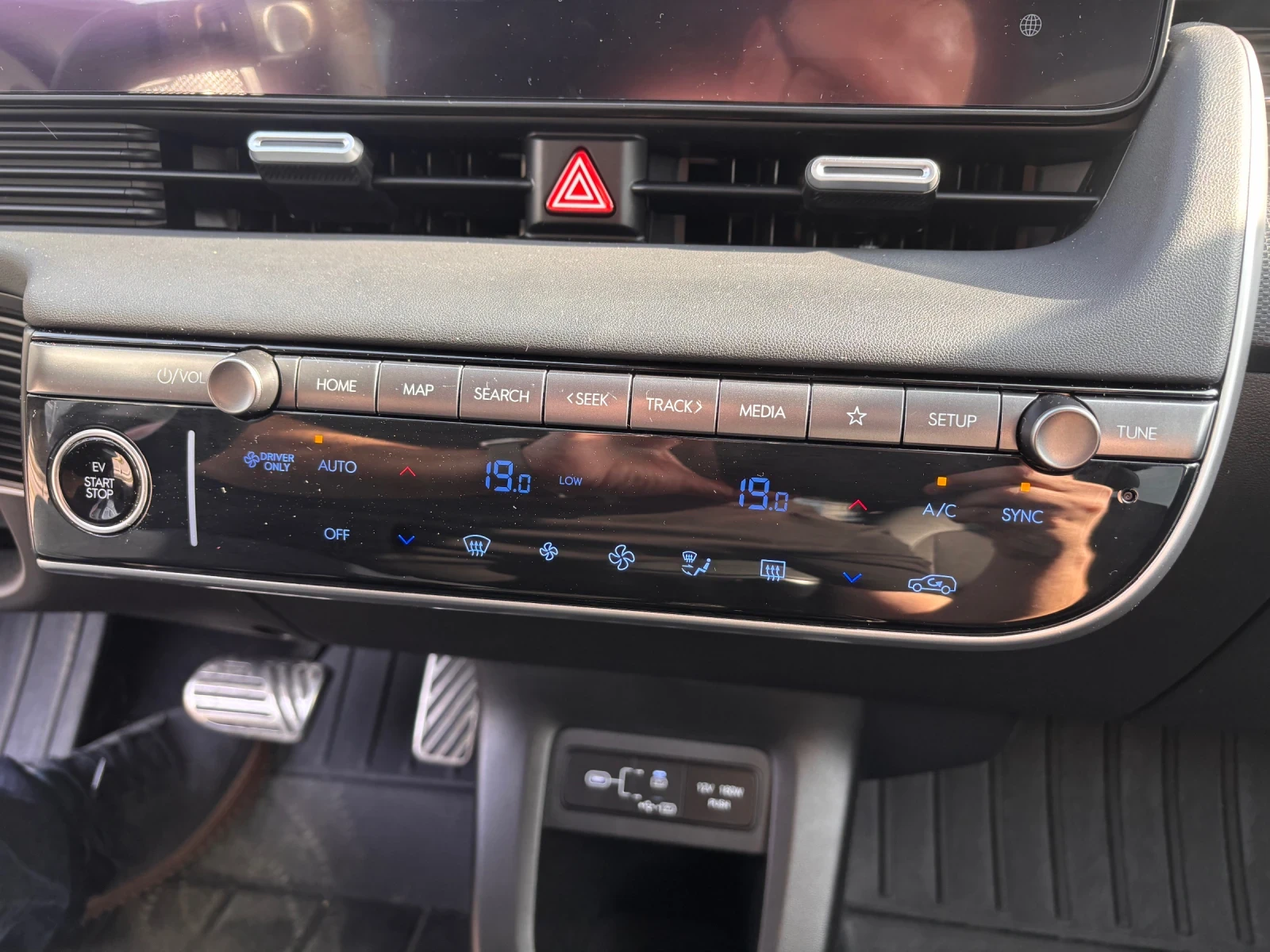 Hyundai Ioniq 5 FACELIFT 84кВтч HTRAC 4x4 гаранция 8 години Лизинг, снимка 16 - Автомобили и джипове - 53132013