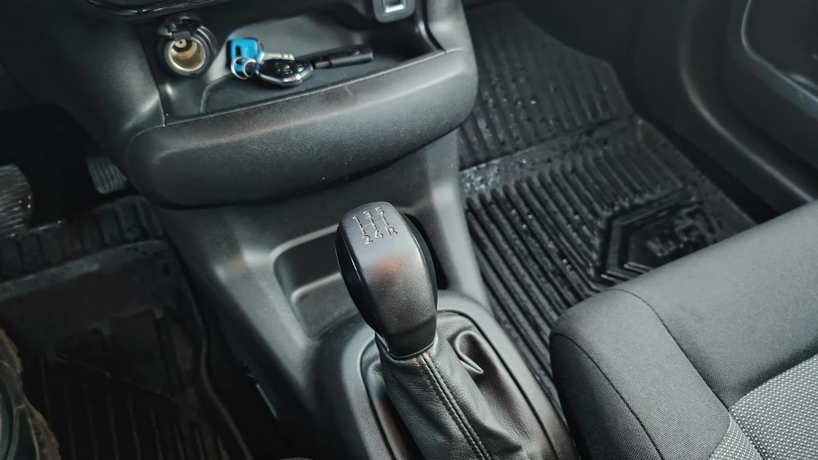 Citroen C4 Cactus 1.2L, 75 kc, android car box, снимка 12 - Автомобили и джипове - 53622492