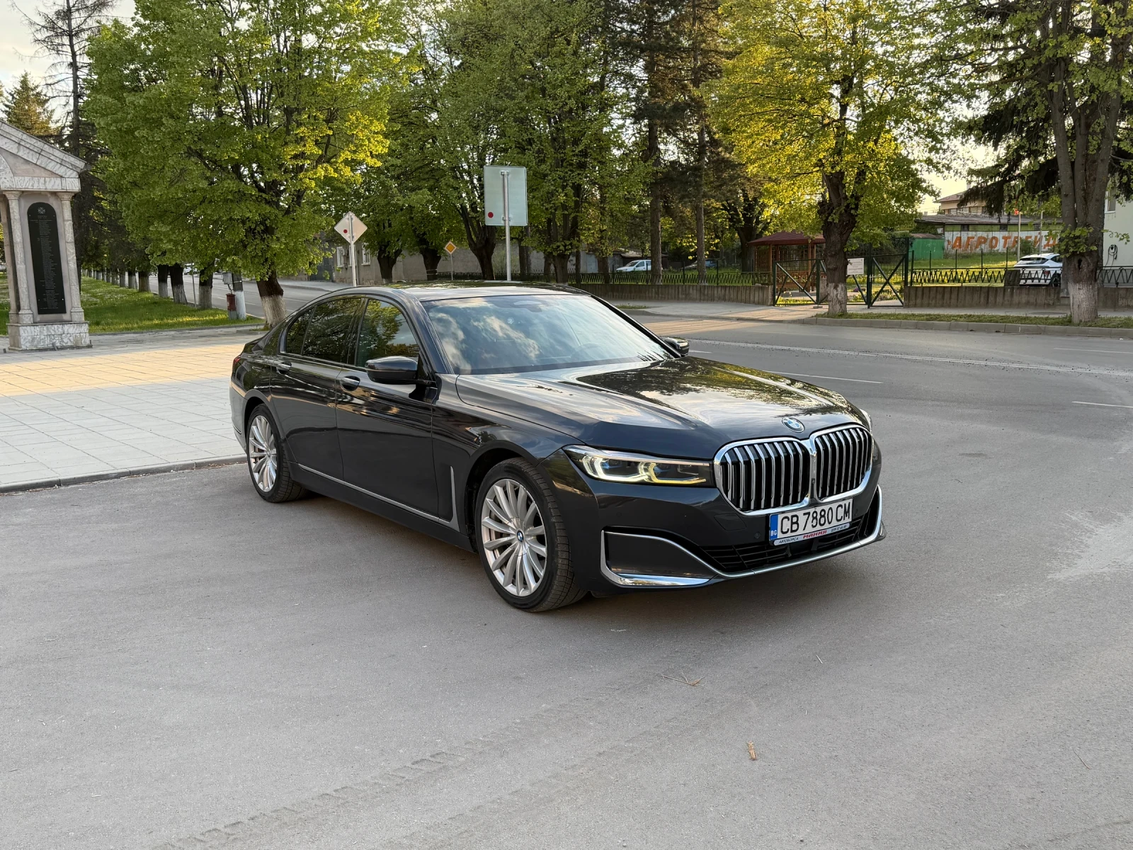 BMW 730  Full/Facelift/X-drive/Carbon core /Lazer light, снимка 2 - Автомобили и джипове - 54359288