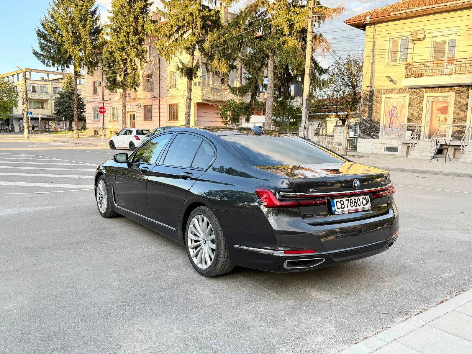 BMW 730  Full/Facelift/X-drive/Carbon core /Lazer light, снимка 4 - Автомобили и джипове - 54359288