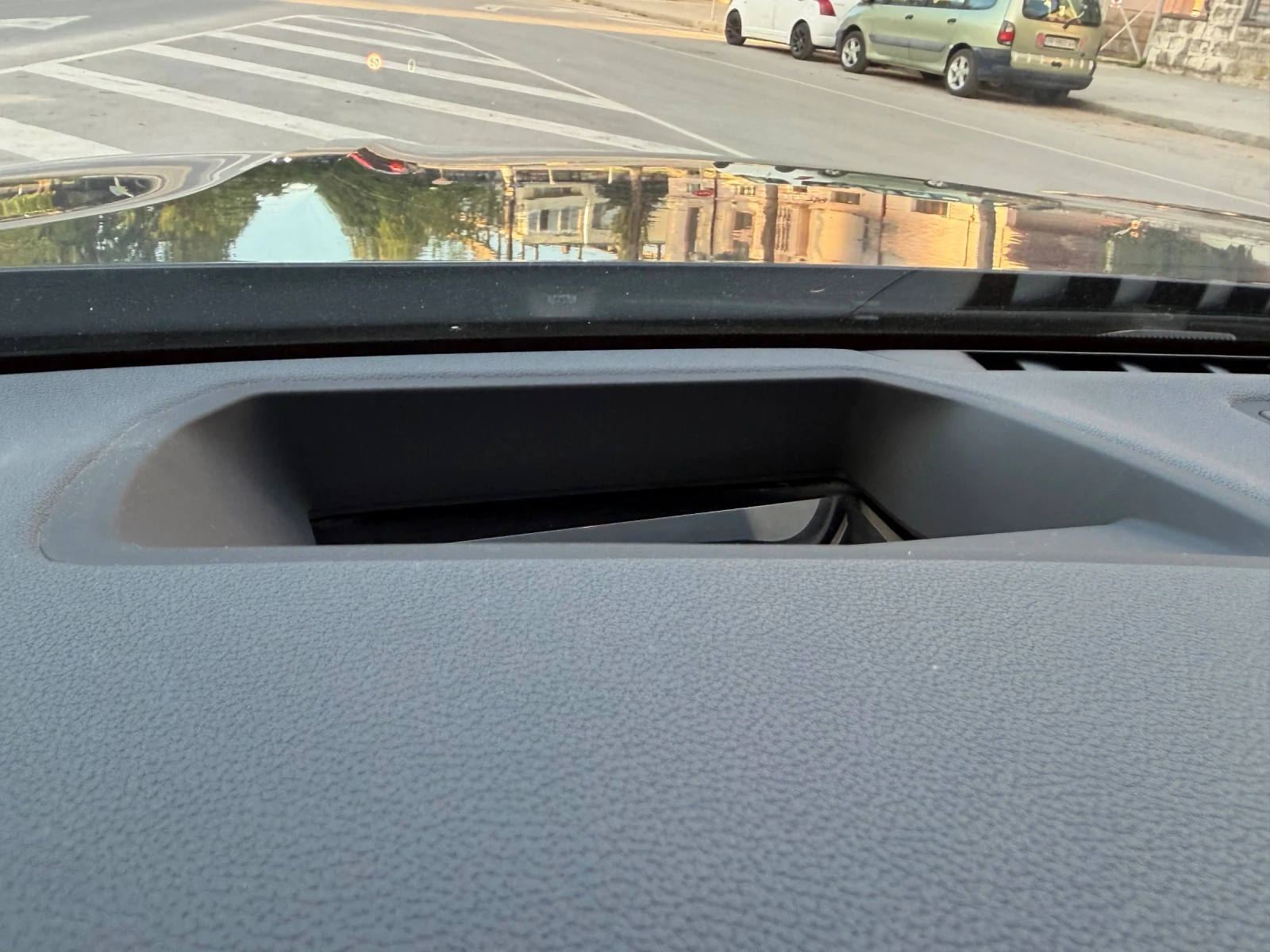 BMW 730  Full/Facelift/X-drive/Carbon core /Lazer light, снимка 9 - Автомобили и джипове - 54359288