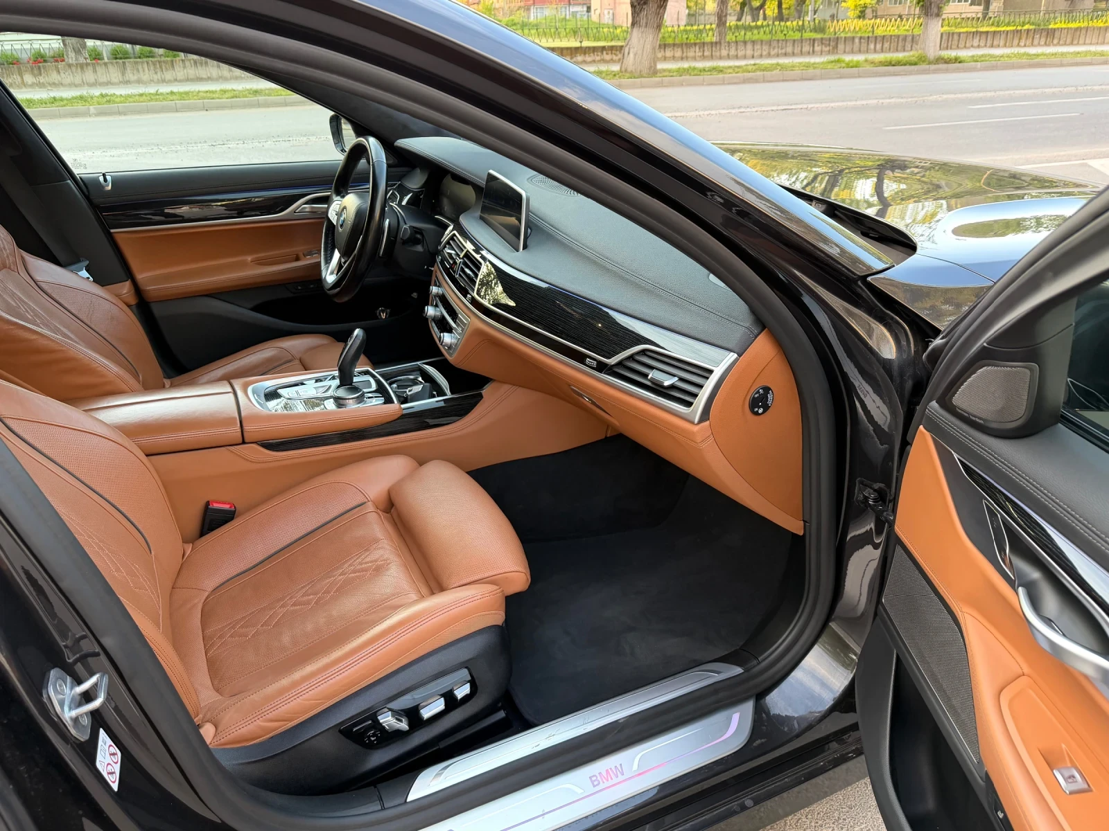BMW 730  Full/Facelift/X-drive/Carbon core /Lazer light, снимка 6 - Автомобили и джипове - 54359288