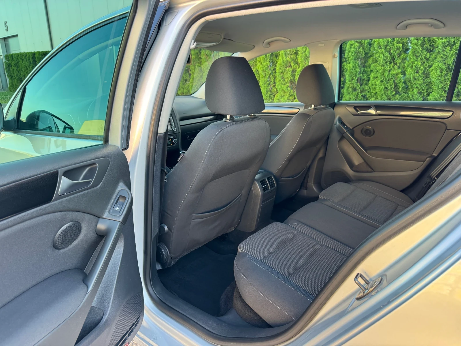 VW Golf 1.4TSI LED/Нави/ШВЕЙЦАРИЯ!!!, снимка 13 - Автомобили и джипове - 54693370