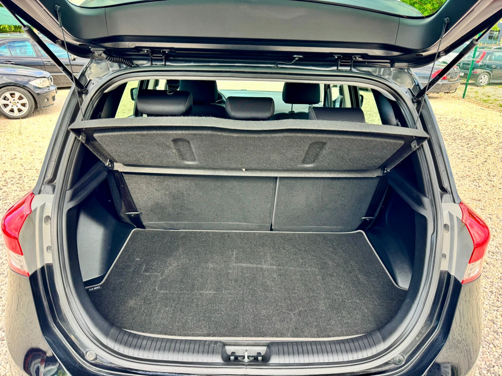 Hyundai Ix20 DENZEL, снимка 14 - Автомобили и джипове - 54917050