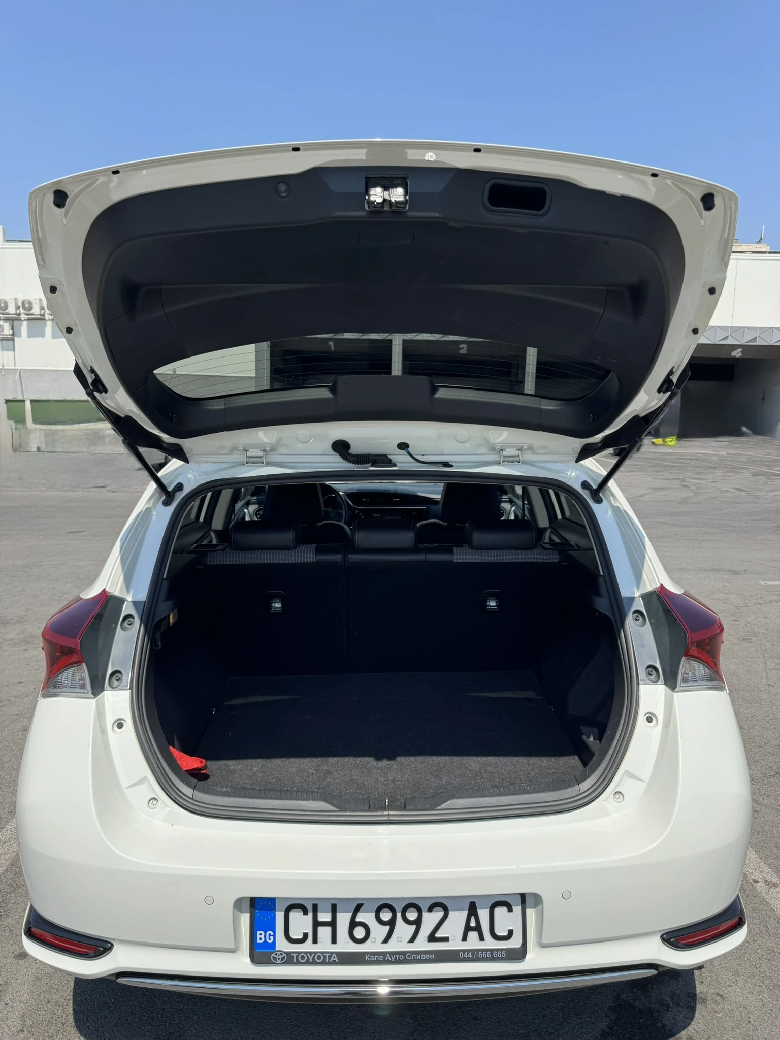 Toyota Auris, снимка 11 - Автомобили и джипове - 55646461