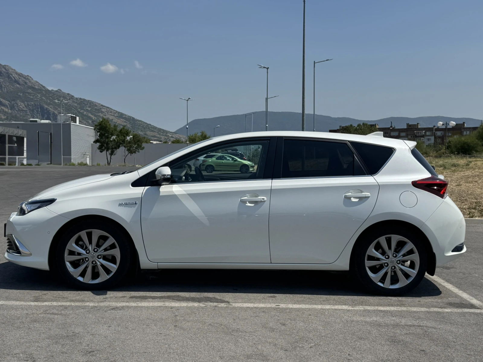 Toyota Auris, снимка 3 - Автомобили и джипове - 55646461