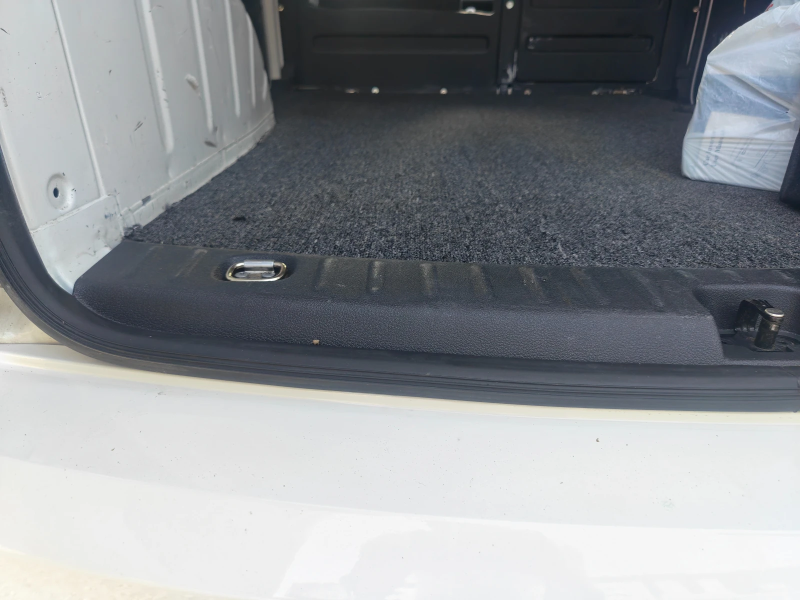 VW Caddy 2.0 TDI, снимка 11 - Автомобили и джипове - 55871455