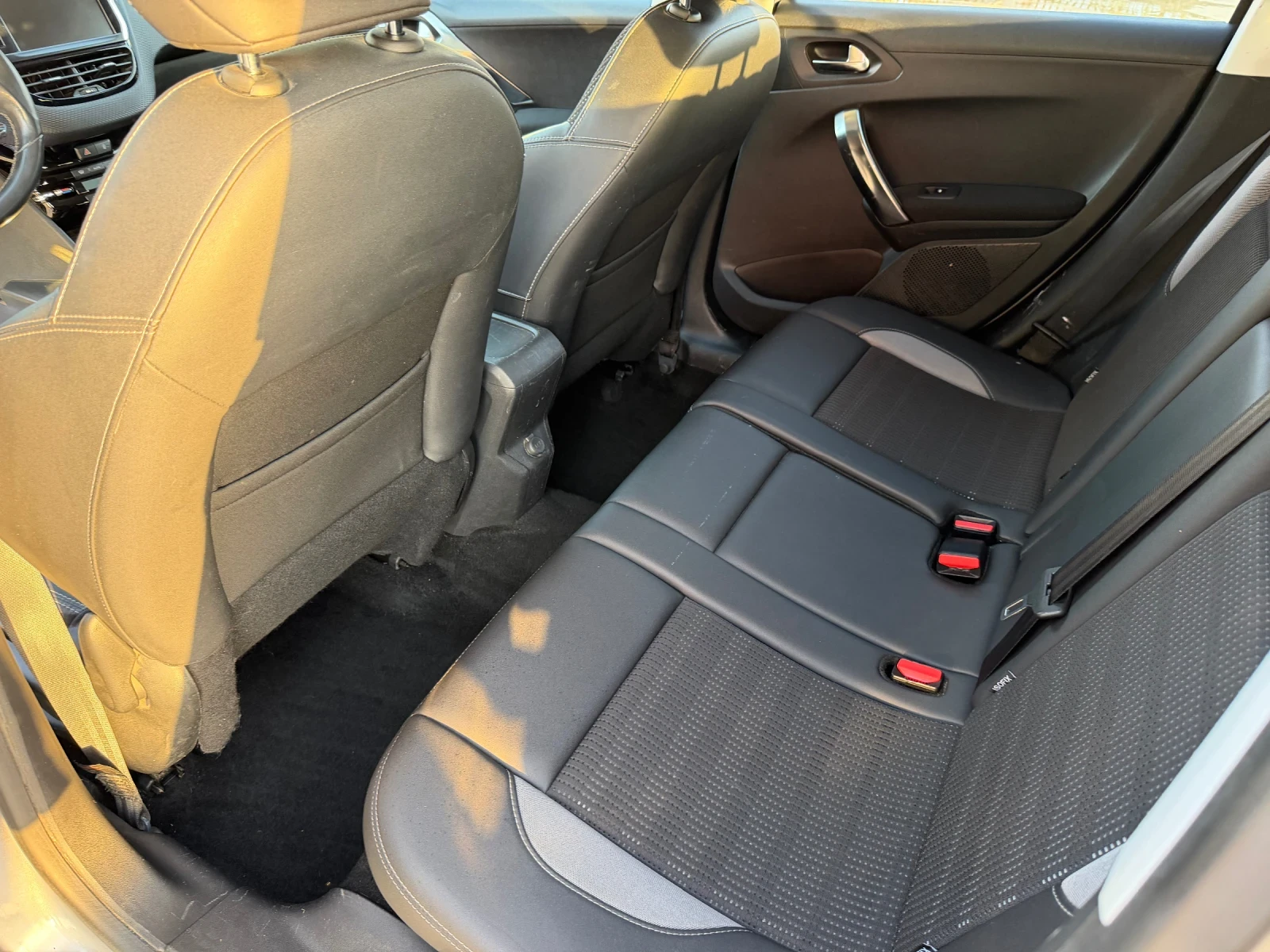 Peugeot 2008 1.6 e-HDI-КОЖА, снимка 10 - Автомобили и джипове - 55909870