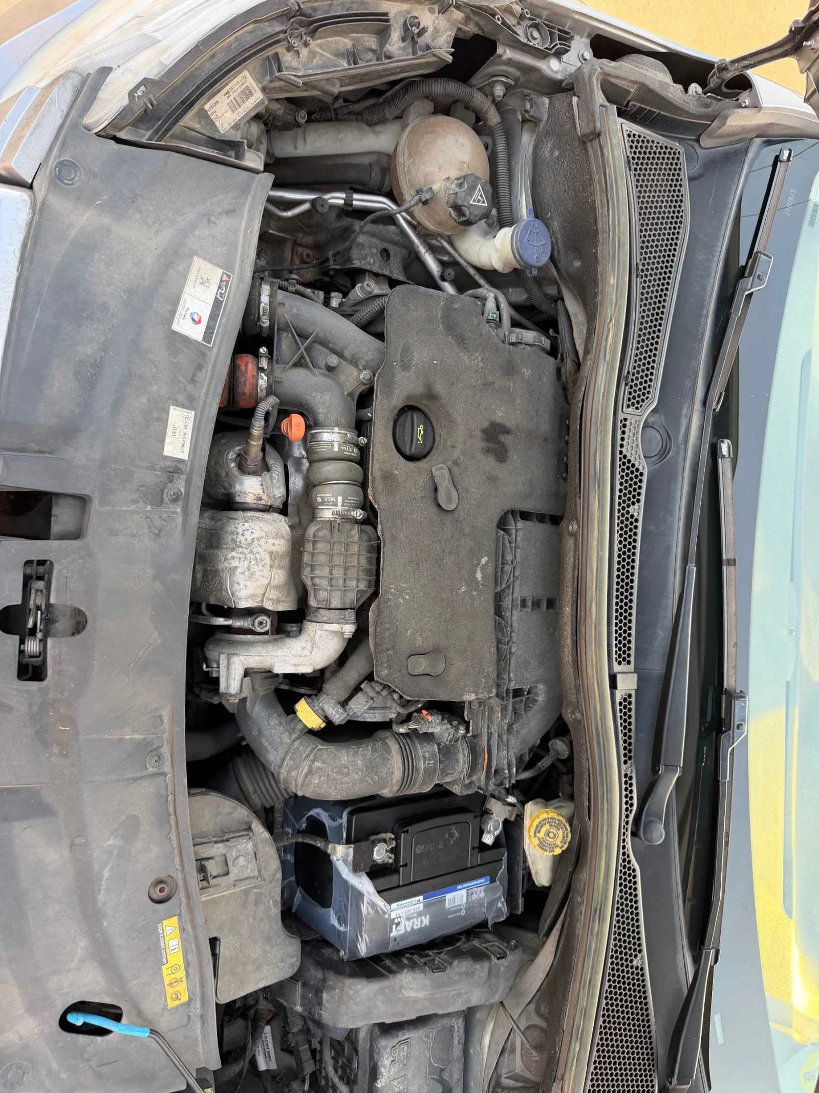 Peugeot 2008 1.6 e-HDI-КОЖА, снимка 13 - Автомобили и джипове - 55909870