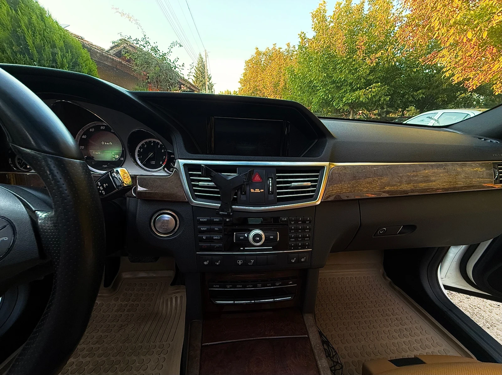 Mercedes-Benz E 500 Mercedes-Benz E-Class W212 E 550   5.5 V8   388 кс, снимка 14 - Автомобили и джипове - 56156135