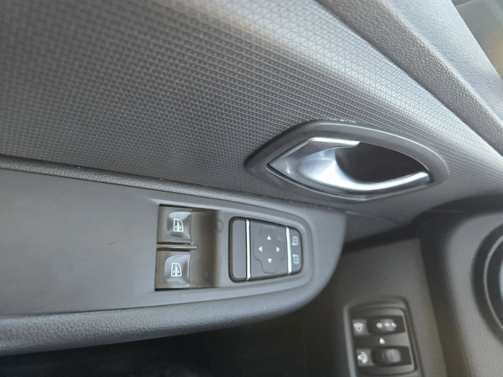 Renault Clio 0.9 TCe 75 N1, снимка 10 - Автомобили и джипове - 56311463