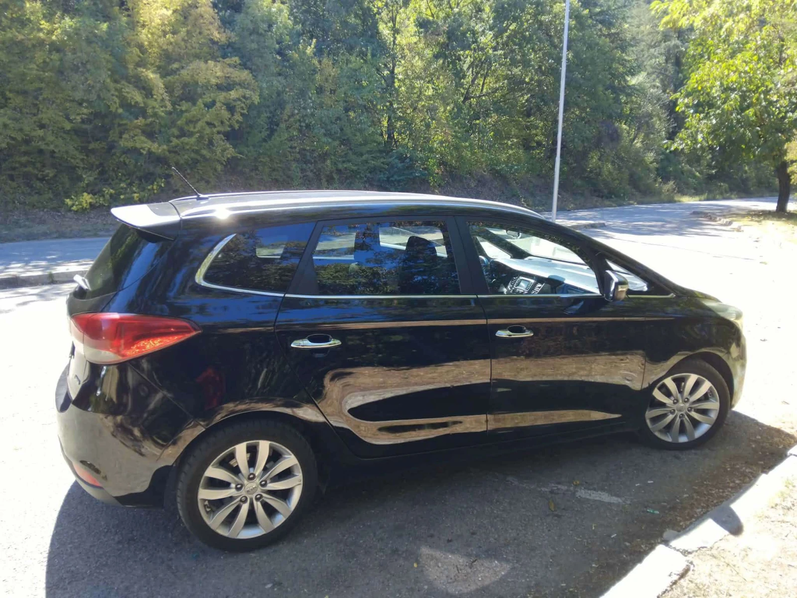 Kia Carens, снимка 8 - Автомобили и джипове - 56320824