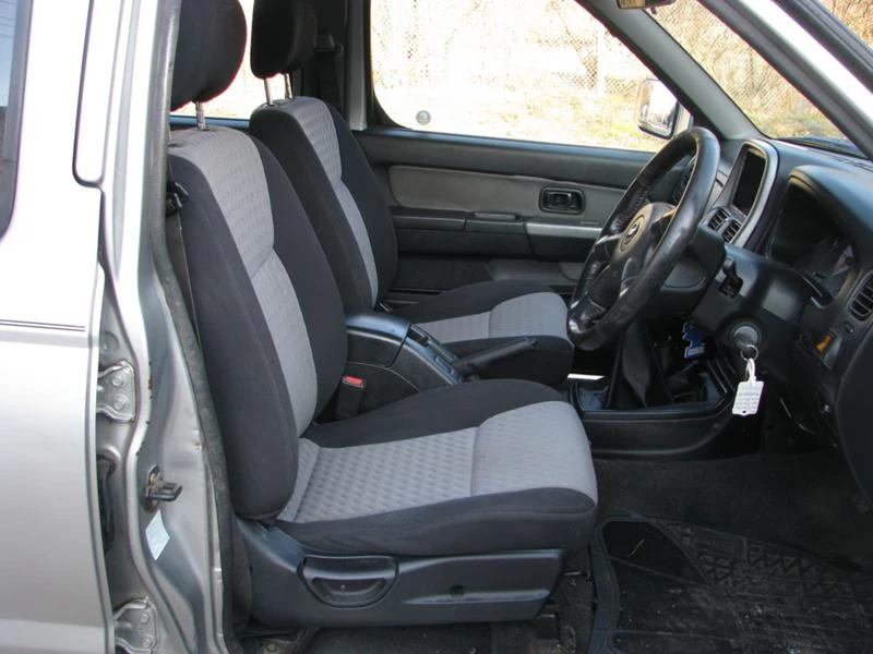 Nissan Navara 2,5 d, снимка 11 - Автомобили и джипове - 24606369