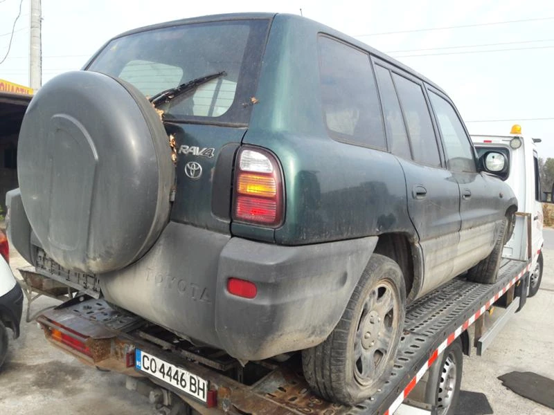 Toyota Rav4 2.0 128 к.с. с пет врати, снимка 12 - Автомобили и джипове - 46531744