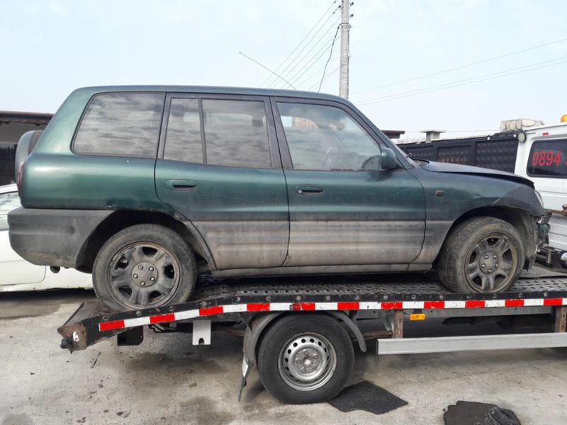 Toyota Rav4 2.0 128 к.с. с пет врати, снимка 15 - Автомобили и джипове - 46531744