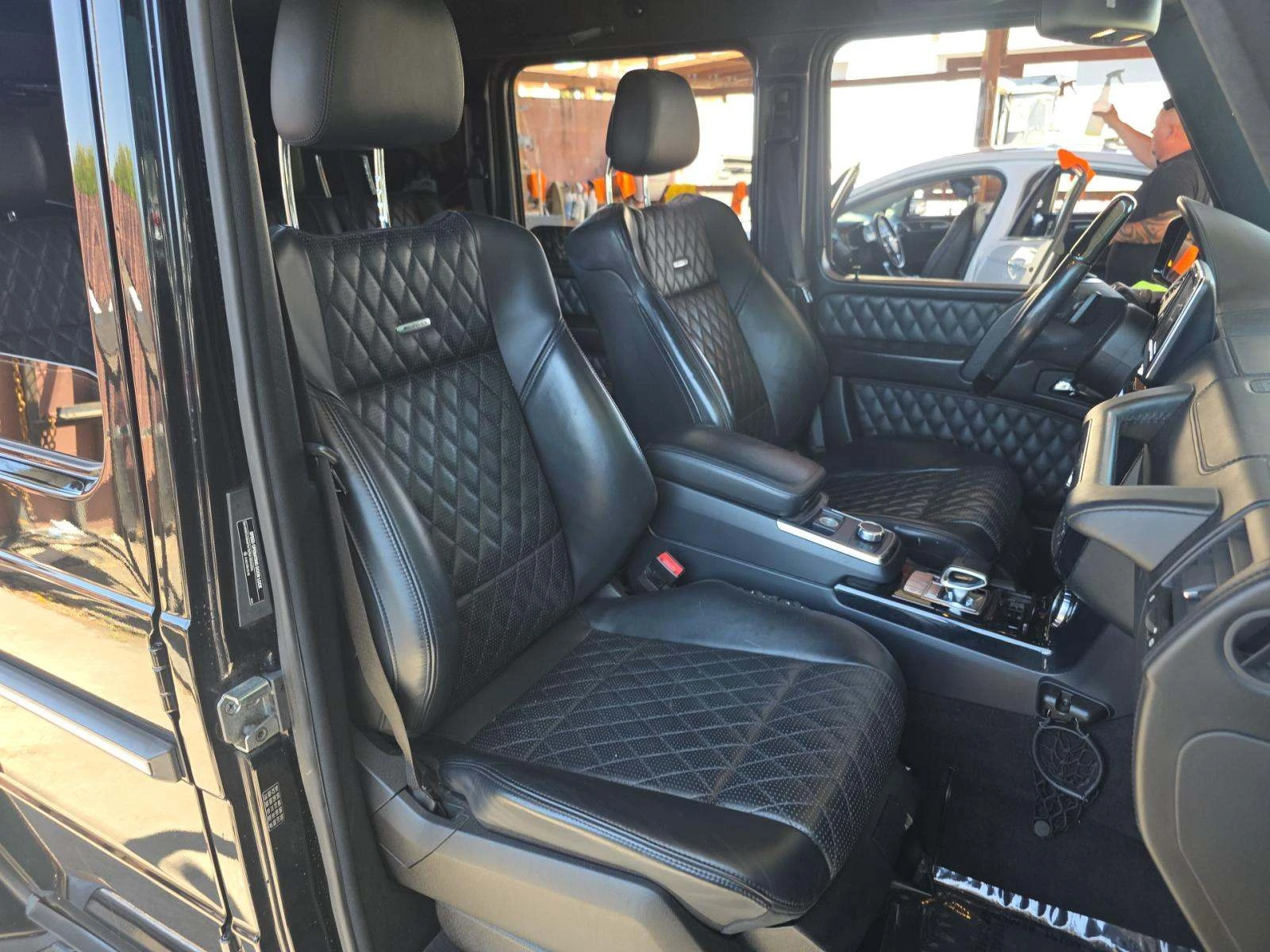 Mercedes-Benz G 63 AMG 4MATIC 4dr , снимка 9 - Автомобили и джипове - 54460240