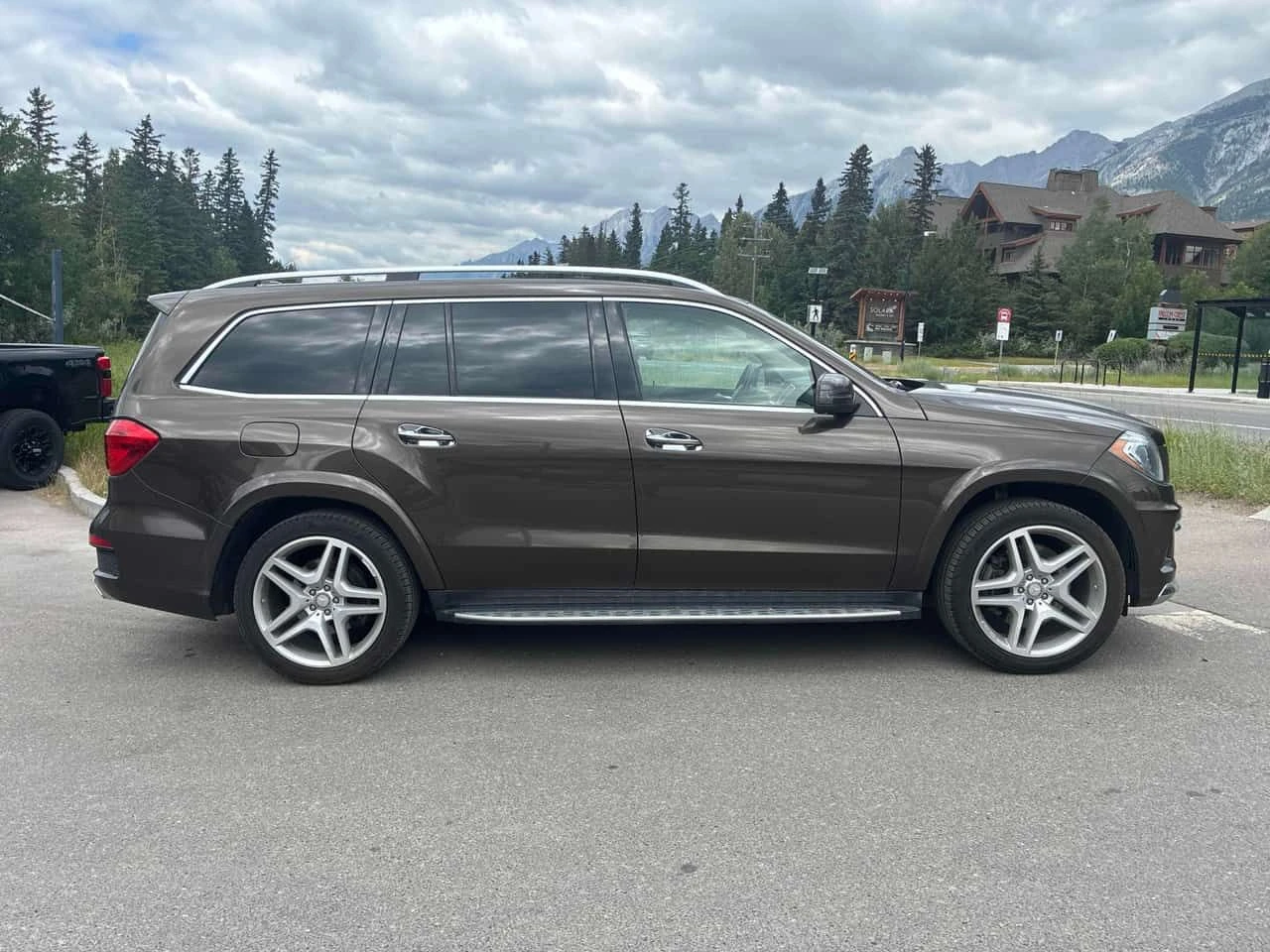 Mercedes-Benz GL 550 АВТОКРЕДИТ * ТЕЛЕВИЗОРИ * ОБДУХВАНЕ * , снимка 4 - Автомобили и джипове - 55403141