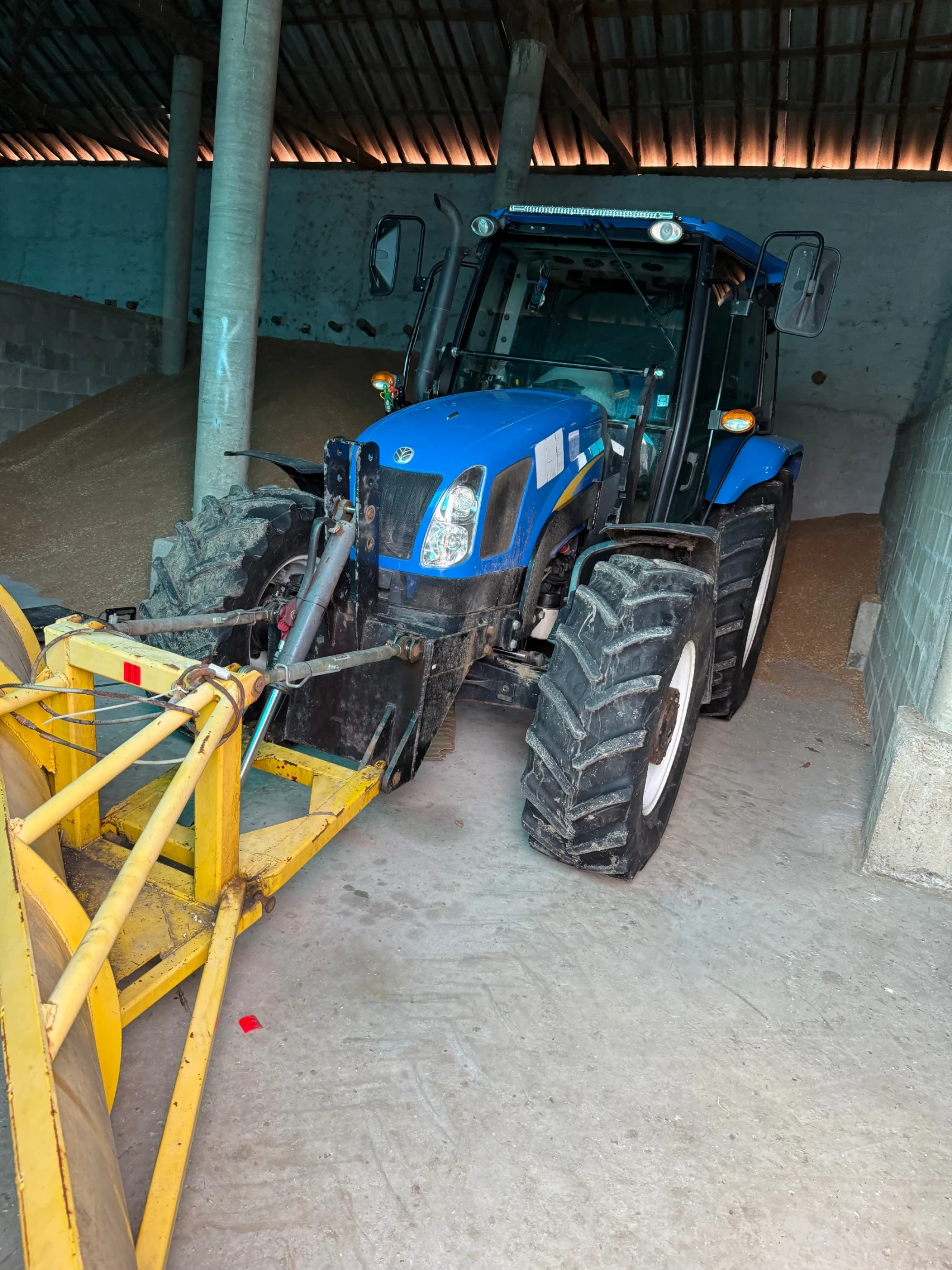 Трактор New Holland T50/60, снимка 2 - Селскостопанска техника - 54486754